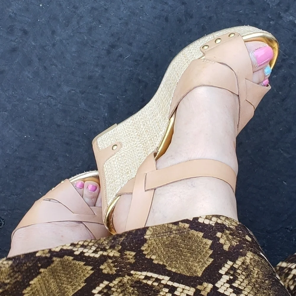 Audrey BROOKE abhallen espadrille platforms.